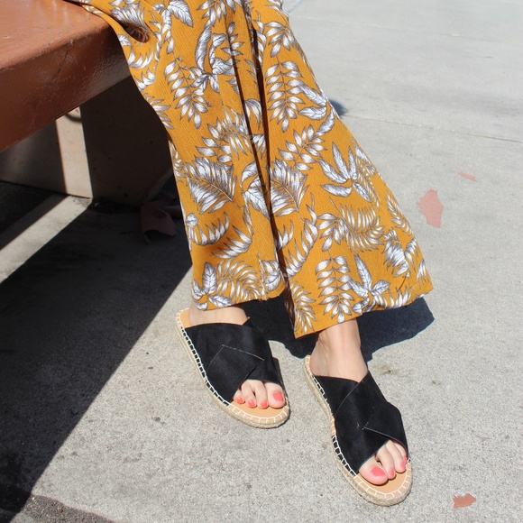 🚨//The Elinore// Black vegan suede Sandal - Picture 6 of 8